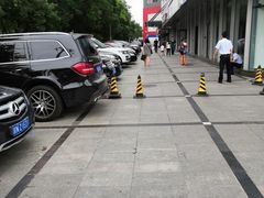 -新华金融大厦-停车场