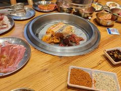 -金滏山·烤肉海鲜火锅自助(襄阳万达店)
