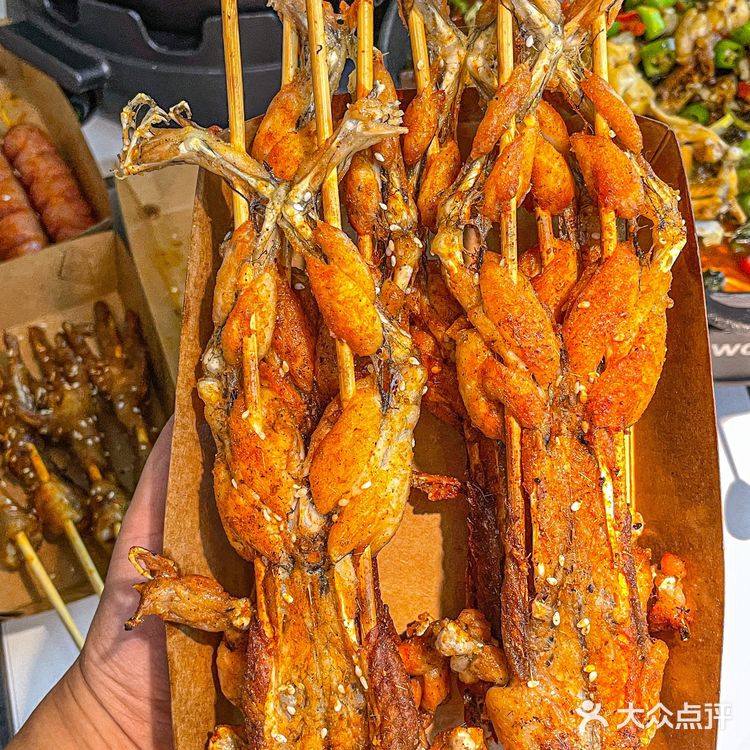 坐标南京，18r一只的巨大烤蛙真的会爱！！  