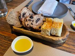 餐前面包-Carbon莫卡哆·意大利复古集市餐厅(杭州大厦店)