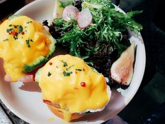 班尼迪克蛋配牛油果-MIKAKU(万达广场上海宝山店)