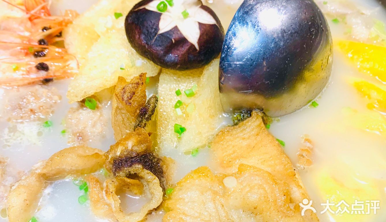 菜品口感也不错，价格也蛮实惠