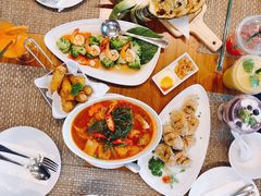 -Chom Cafe and Restaurant