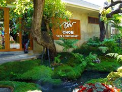 -Chom Cafe and Restaurant