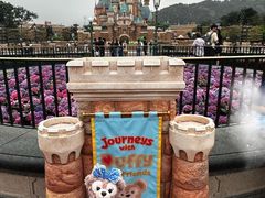 -小镇影院迪士尼小熊Duffy与他的朋友合影地