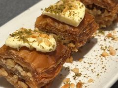巴克拉瓦4块-Efes Turkish & Mediterranean Cuisine 艾菲斯餐厅(陆家嘴店)