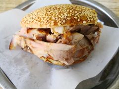 烧饼夹肘子肉-老四烧饼铺(丽源路店)