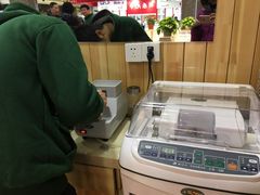 -MiRi眼镜连锁·蔡司·尼康控优点合作店(莘庄店)