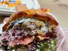 黑松露菌菇奶酪牛肉汉堡-JPG canteen(广州寺右公馆店)