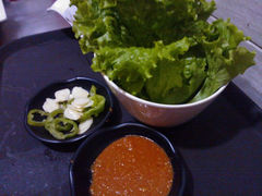 生菜、蘸酱、蒜片-牡丹峰韩式料理店(中心街店)