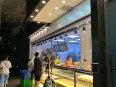 面包甜点陈列柜-鲍师傅糕点(江苏路店)