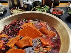 牛油红锅-王婆乔鲜鱼自助火锅(蜀汉路店)