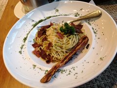-Chom Cafe and Restaurant