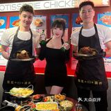 哇谁懂啊在广州两个猛男服务生陪我吃韩国烤鸡🥰