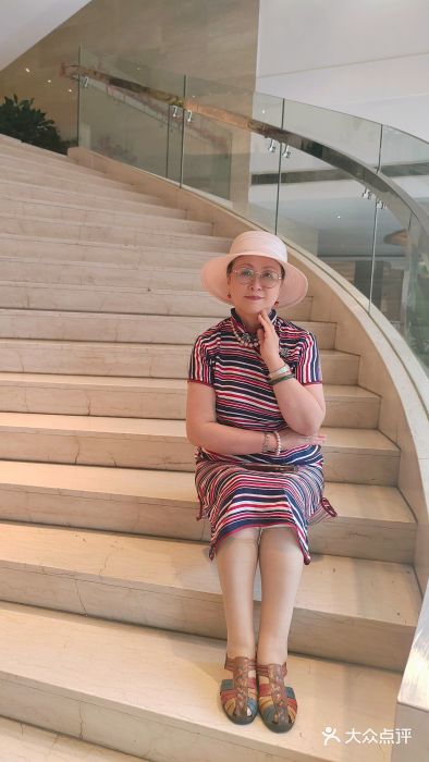国际贵都65自助餐厅图片