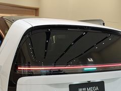 -理想汽车(世纪汇店)
