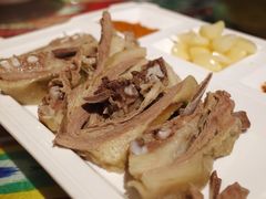 白条手抓羊肉-丝路香妃西域清真餐厅