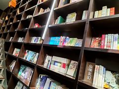 -钟书阁(松江泰晤士小镇店)