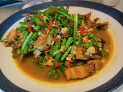 青椒煎鱼头-小芙蓉湘菜馆(易生活购物公园店)