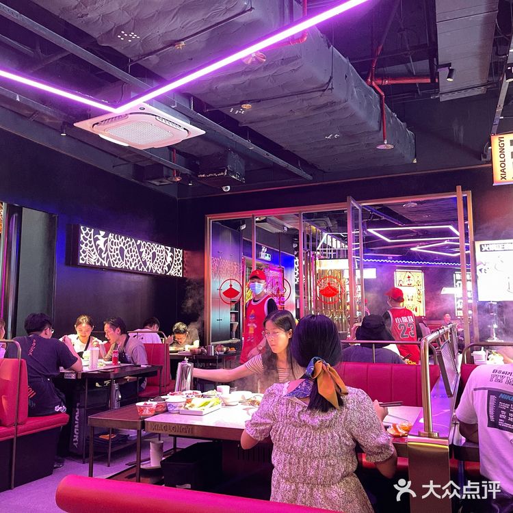 打卡热辣火锅小龙燚～