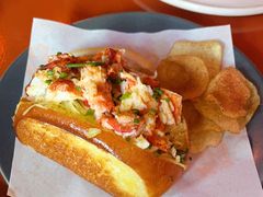 -Pinchy's Lobster & Champagne Bar