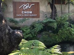 -Chom Cafe and Restaurant