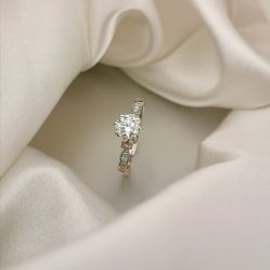 -威德钻石-克拉钻大本营(南京东路店)