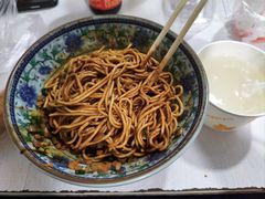 -球场热干面老店