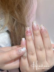 -花岐款式专研健康美甲沙龙