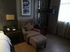 -武汉光谷广场杨家湾地铁站怡程酒店