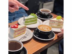 Latte-black rainbow coffee