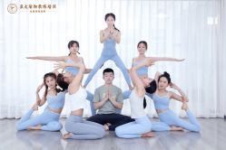 -亚太瑜伽普拉提学院