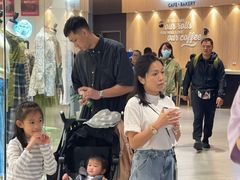 -东荟城名店仓