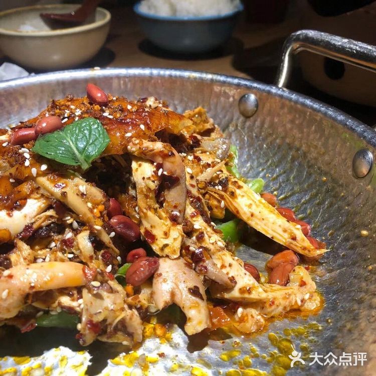 里面放了小汤圆和花生太绝了，一个糯，一个脆