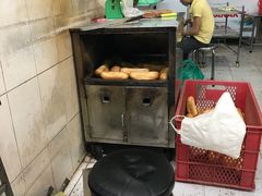 -Bánh Mì Huynh Hoa