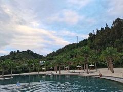 -腾冲洞山温泉村