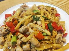 酸笋炒仔肠-牛八宝桂林米粉(八里庄店)