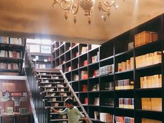 -钟书阁(松江泰晤士小镇店)