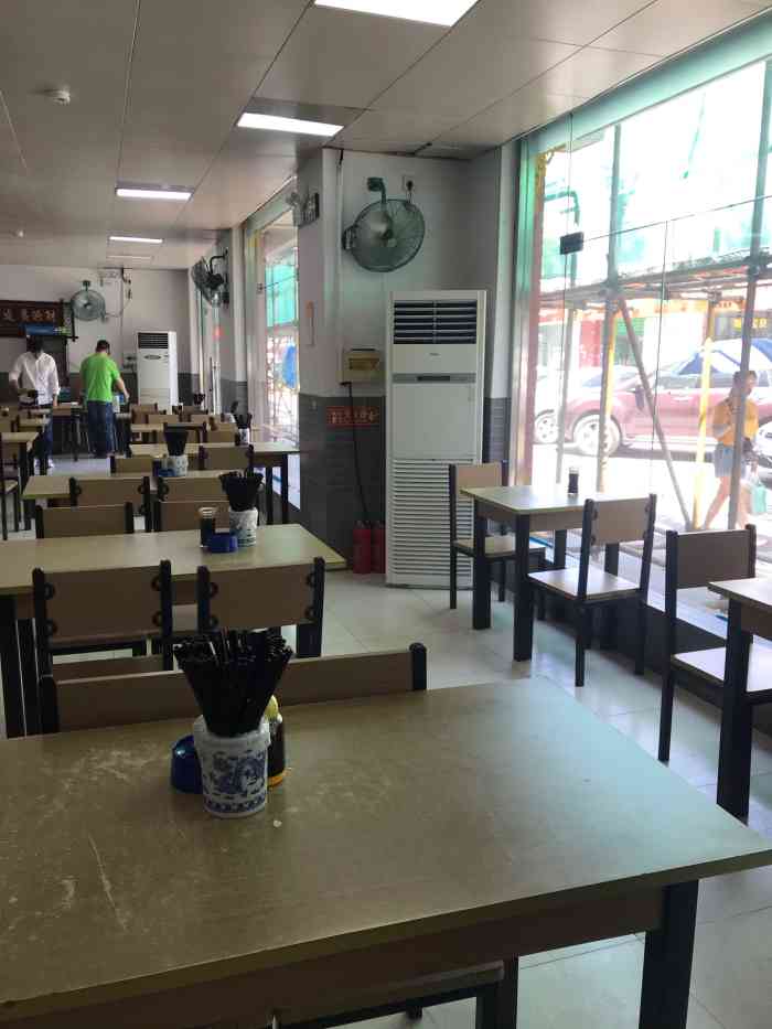 陆长兴(汇翠花园店)-"环境还可以,实话实说,和东吴面馆还是有很.