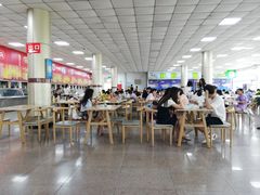 大堂-财经大学学生公寓食堂