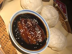 酒酿馒头配扣肉-卯时·龙光雅宴·精致锡帮菜(惠山古镇店)