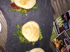 迷你羊肩肉夹馍-AZUL by FUEL蓝色·法式酒馆(琶醍店)