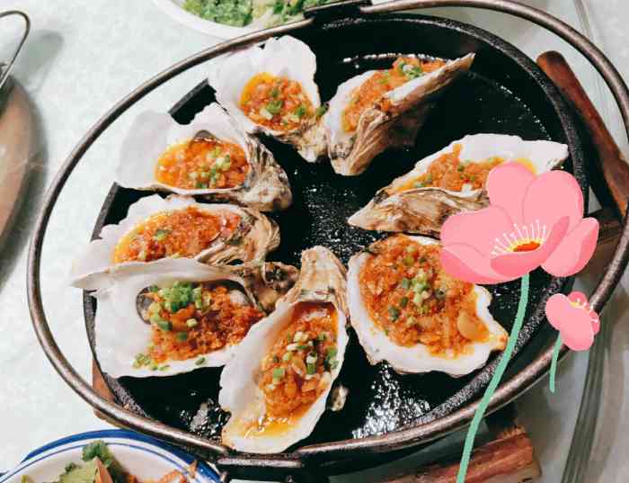 名厨世家(过桥米线旗舰店)-"位于象湖的这家过桥米线,生意还真挺火的