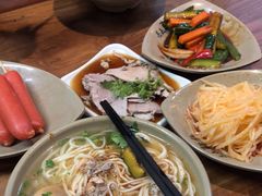 -亮亮面馆(经六路店)