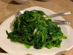 清炒豆苗-岭南小馆