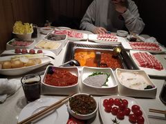 -海底捞火锅鲜切牛肉主题店(长寿路店)