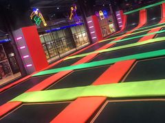 -酷跳蹦床主题公园(万胜广场店)