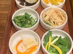 -良米山·云南野生菌过桥米线(上海首店)