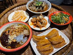 -爆炸头阿姨小四川正宗川味小吃(无任何分店)