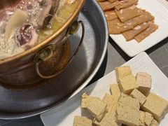 -鑫渔港海鲜本地菜·山海关浑锅(东戴河店)